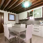 Ca'giustinian Apartman *