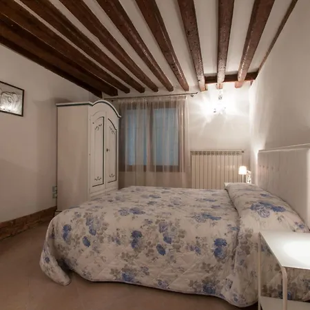 Ca'giustinian Apartment *