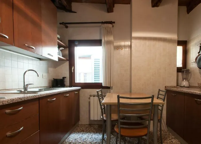 Ca'giustinian Apartment *