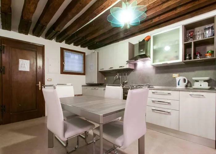 Ca'giustinian Apartment *