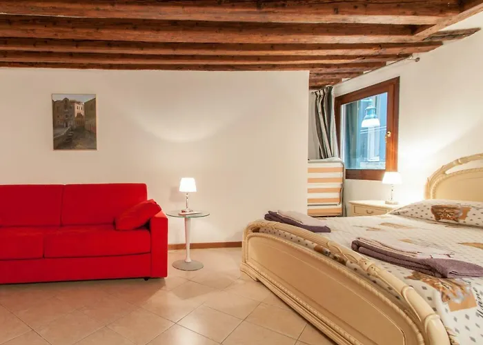 Ca'giustinian Apartment *